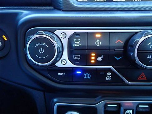 Used 2023 Jeep Wrangler Sahara w/ Cold Weather Group image 18