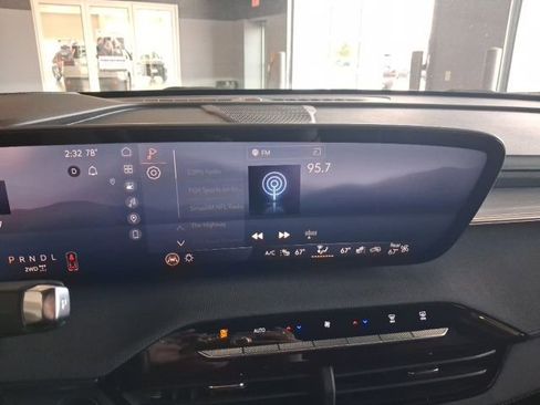 Used 2025 Buick Enclave Preferred image 13