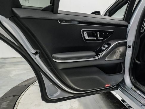 Used 2022 Mercedes-Benz S 580 4MATIC Sedan w/ AMG Line Package image 98