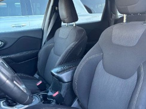 Used 2015 Jeep Cherokee Latitude image 6