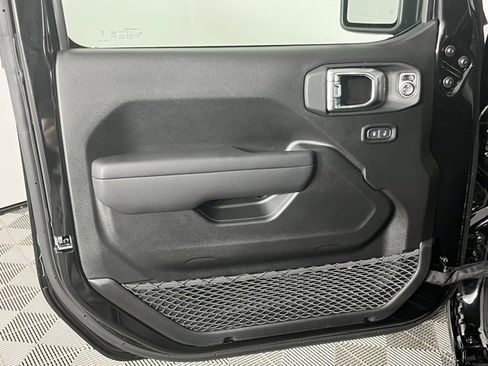 New 2025 Jeep Gladiator Sport image 19