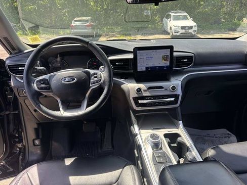Used 2023 Ford Explorer XLT w/ Equipment Group 202A AWD/4WD image 30