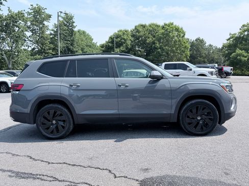 Used 2026 Volkswagen Atlas SE FWD image 4