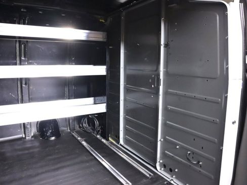 Used 2017 Chevrolet Express 2500 RWD image 33