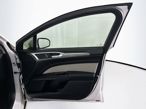 Used 2020 Ford Fusion SE w/ Equipment Group 151A image 32