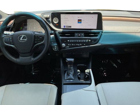 Used 2025 Lexus ES 300h w/ Premium Package FWD image 10