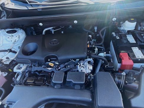 Used 2024 Toyota RAV4 XLE FWD image 32