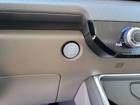 New 2026 Kia Carnival EX FWD image 22