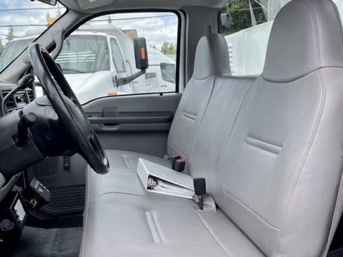 Used 1999 Ford F550 2WD Regular Cab Super Duty image 30