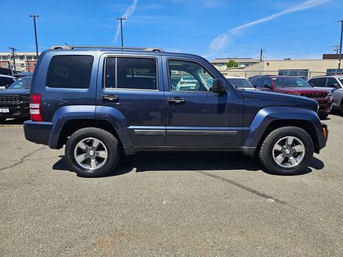 Used 2008 Jeep Liberty Sport w/ Popular Equipment Group AWD/4WD image 9
