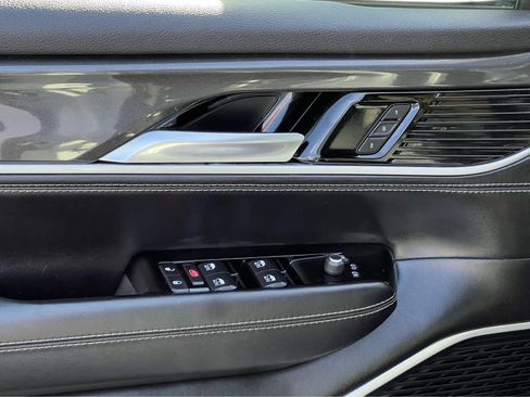 Used 2022 Jeep Wagoneer Series I AWD/4WD image 32
