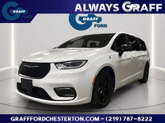 Used 2024 Chrysler Pacifica Limited FWD video 1