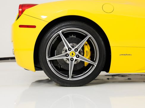 Used 2011 Ferrari 458 Italia Coupe RWD image 12