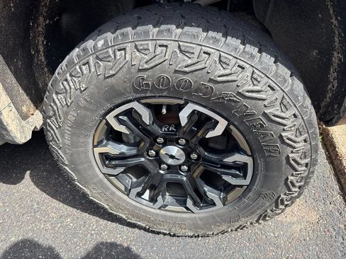 Certified 2022 Chevrolet Silverado 1500 ZR2 w/ Technology Package AWD/4WD image 35