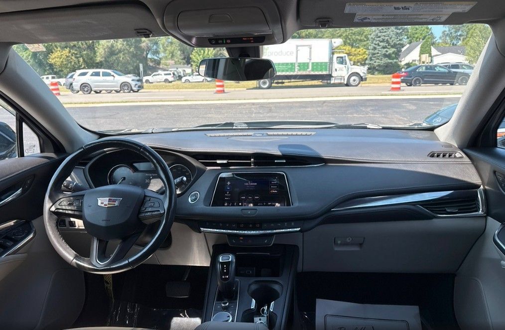 Used 2019 Cadillac XT4 Luxury w/ Cold Weather Package AWD/4WD image 15