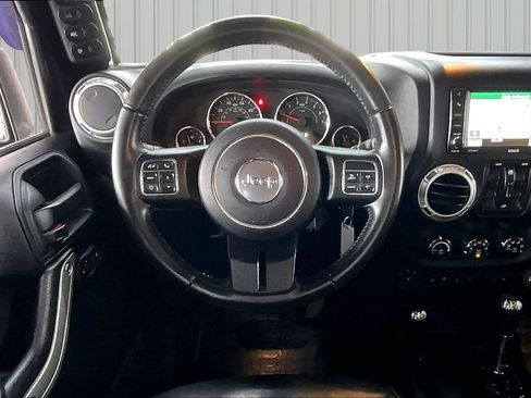 Used 2017 Jeep Wrangler Unlimited Rubicon w/ Dual Top Group AWD/4WD image 8
