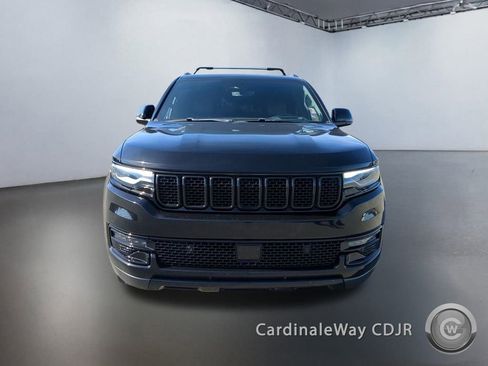 Used 2022 Jeep Wagoneer Series III w/ Premium Group I image 2