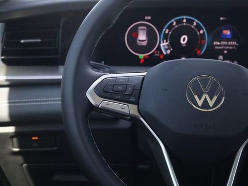 New 2026 Volkswagen Tiguan SE image 9