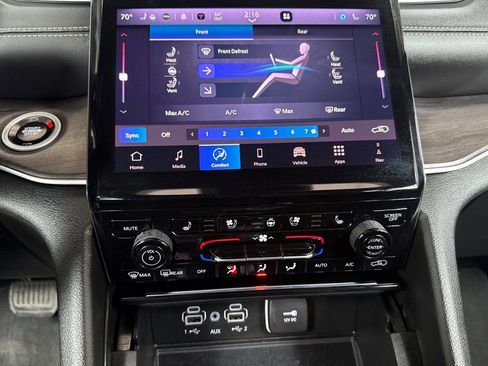 Used 2025 Jeep Grand Cherokee L Limited w/ Luxury Tech Group II AWD/4WD image 28