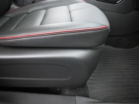 Used 2025 Chevrolet TrailBlazer RS w/ Convenience Package AWD/4WD image 13