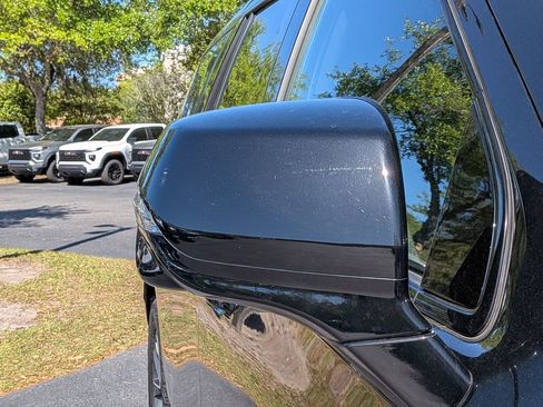 Used 2023 Chevrolet Tahoe Z71 w/ Z71 Off-Road Package AWD/4WD image 12