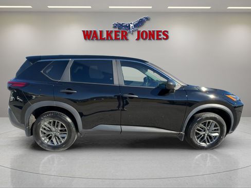 Used 2023 Nissan Rogue S image 2