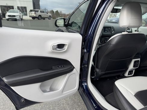 Used 2018 Jeep Compass Latitude w/ Popular Equipment Group image 17