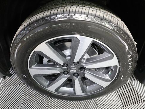 New 2025 Honda Pilot Touring image 27