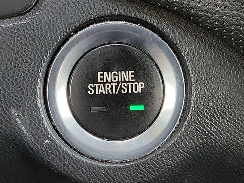 Used 2022 Chevrolet Equinox Premier FWD image 17