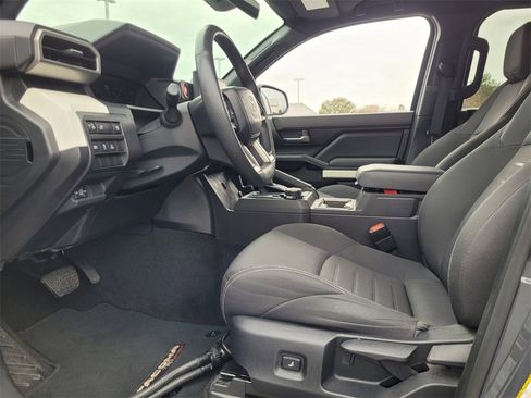 Used 2024 Toyota Tacoma TRD Off-Road image 4