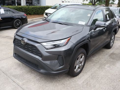 Used 2024 Toyota RAV4 XLE w/ Convenience Package image 5