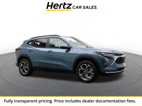 Used 2025 Chevrolet Trax LT FWD image 1