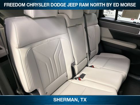 Used 2026 Hyundai Santa Fe SEL FWD image 11