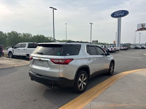 Used 2019 Chevrolet Traverse LT w/ LT Premium Package FWD image 5