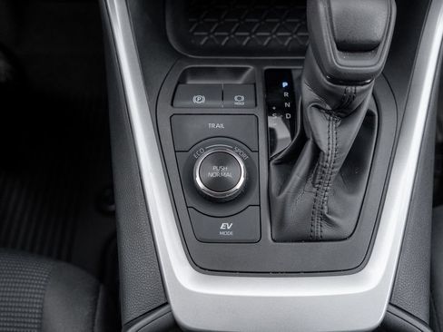 Certified 2023 Toyota RAV4 LE AWD/4WD image 26