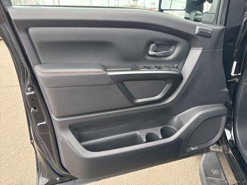 Used 2023 Nissan Titan PRO-4X w/ Pro-4x Convenience Package image 9