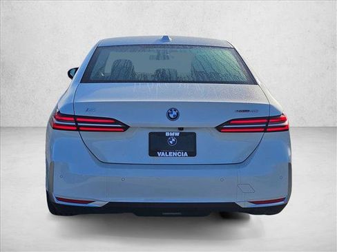 New 2026 BMW i5 eDrive40 w/ Convenience Package image 8