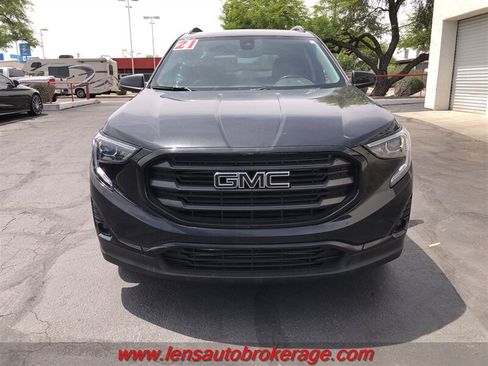 Used 2021 GMC Terrain SLT w/ Infotainment Package II FWD image 2