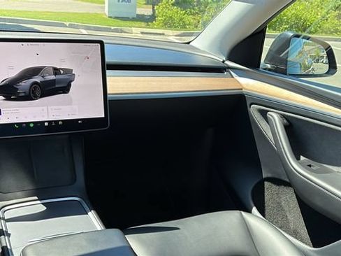 Used 2024 Tesla Model Y Performance AWD/4WD image 24
