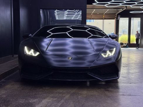 Used 2017 Lamborghini Huracan LP 610-4 AWD/4WD image 2