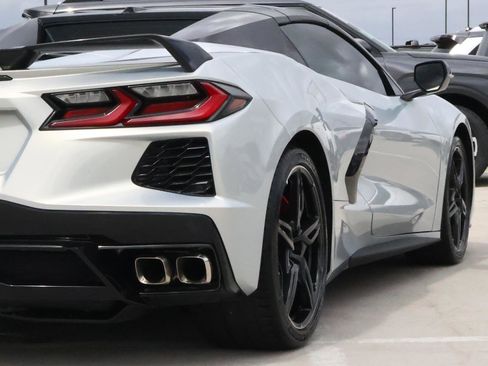 Used 2021 Chevrolet Corvette Stingray Convertible w/ Z51 Performance Package image 11