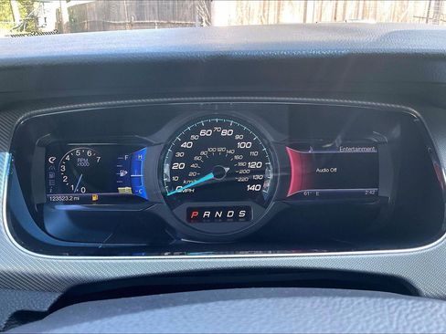 Used 2013 Ford Taurus SHO image 21