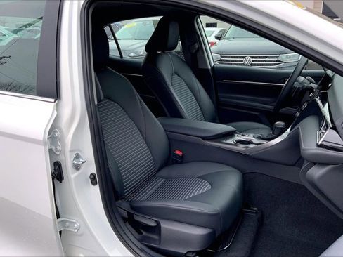 Used 2024 Toyota Camry SE image 6