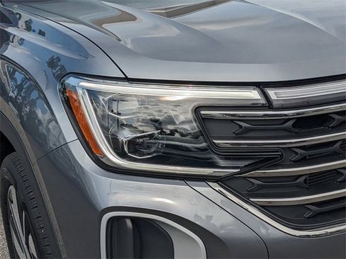 Used 2025 Volkswagen Atlas SE image 10