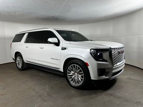 Used 2023 GMC Yukon XL Denali w/ Denali Reserve Package image 9