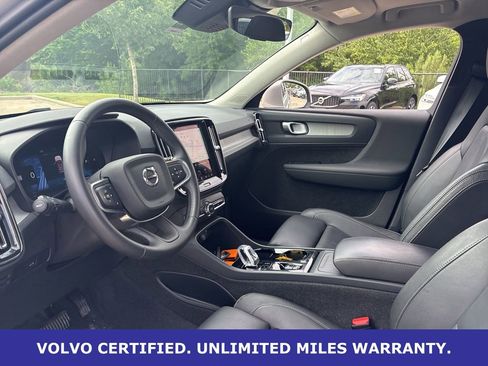 Certified 2025 Volvo XC40 B5 Plus AWD/4WD image 18