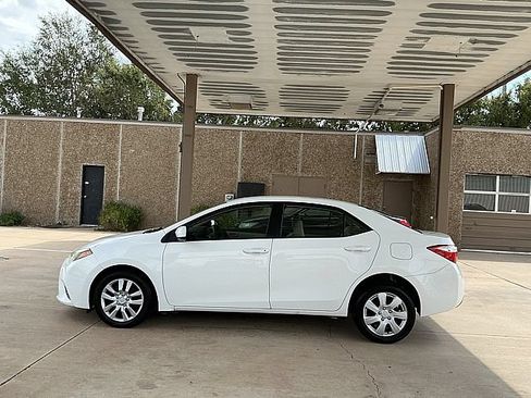 Used 2015 Toyota Corolla LE FWD image 8