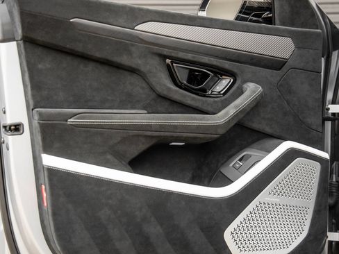 Used 2024 Lamborghini Urus Performante AWD/4WD image 27