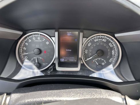 Used 2017 Toyota Tacoma Limited w/ Tow Package AWD/4WD image 19