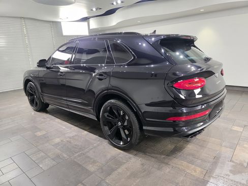 Used 2024 Bentley Bentayga image 4